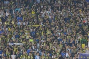 Fenerbah&ccedil;eli taraftarlardan takıma destek organizasyonu