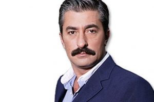 &Uuml;nl&uuml; oyuncudan &ccedil;ıplak fotoğraf dayağı