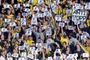 Bundesliga'da trib&uuml;n ter&ouml;r&uuml;!