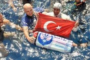 Milli sporcudan d&uuml;nya rekoru