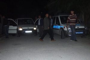 Karakol &ouml;n&uuml;nde ş&uuml;pheli paket paniği