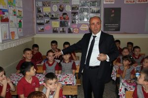 Emniyet m&uuml;d&uuml;r&uuml;n&uuml; şok eden &ouml;ğrenci