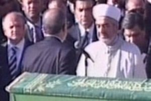 Başbakan Ertaş'ın tabutu başında konuştu