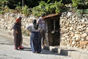 Yaşlı adam evinin bah&ccedil;esinde &ouml;l&uuml; bulundu
