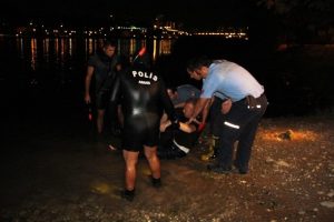 İntihar etmek i&ccedil;in girdiği suda 1.5 saat y&uuml;zd&uuml;