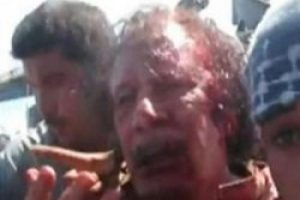 Kaddafi'yi yakalayan militan &ouml;ld&uuml;r&uuml;ld&uuml;