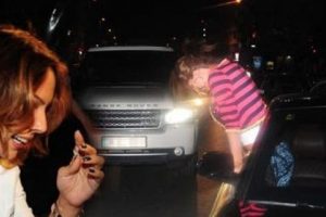 Travestiler Ebru G&uuml;ndeş'i korkuttu
