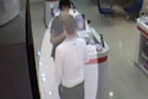 Dolandırıcı g&uuml;venlik kamerasında