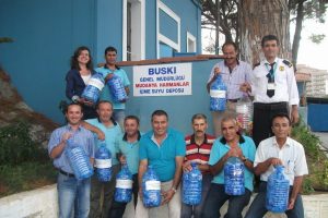 Buski &ccedil;alışanlarından engellilere destek