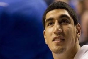 Enes Kanter yine olay oldu
