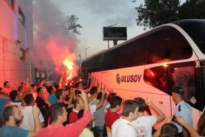 Galatasaray coşkuyla karşılandı