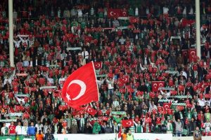Bursaspor taraftarı bayraklı protestoya hazırlanıyor