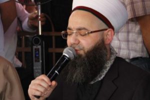 C&uuml;bbeli Ahmet Hoca hastaneye kaldırıldı