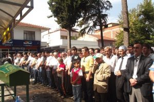 G&uuml;bre boşaltırken r&ouml;morkun altında kaldı