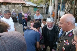 Bing&ouml;l'deki saldırıdan yaralı kurtulan asker evine geldi