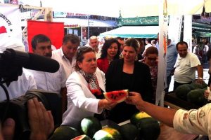 Adana yerel karpuzu Ankara'da