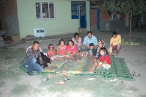 Burası Bursa! 10 kişilik aile sokakta yaşıyor