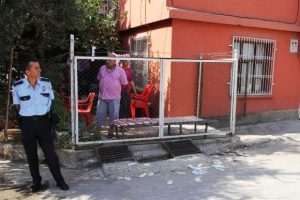 &Ccedil;aldığı paraları ka&ccedil;arken d&uuml;ş&uuml;rd&uuml;
