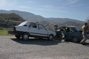 Kastamonu'da 2 otomobil &ccedil;arpıştı: 7 yaralı