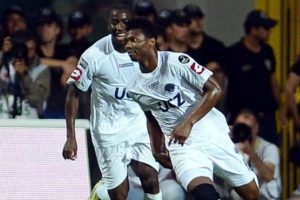 Uche krallığa oynuyor