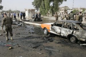 Irak g&uuml;ne patlamalarla başladı
