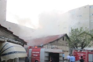 L&uuml;leburgaz'da bir otopar yangını