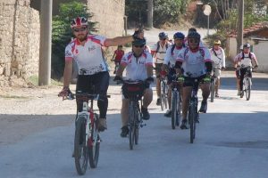 Mevlana i&ccedil;in pedal &ccedil;evirdiler