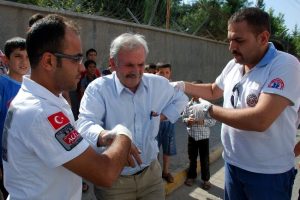 Motosikletle otomobil &ccedil;arpıştı: 1 yaralı