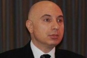 F.Bah&ccedil;eli eski y&ouml;netici bombaladı
