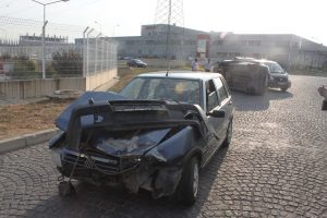 Fabrikaya giden iş&ccedil;iler kaza yaptı