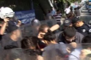 Başbakan'ı protesto eden &ouml;ğrenciler g&ouml;zaltında