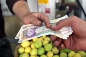 İran Riyali dibe vurdu, halk sokağa d&ouml;k&uuml;ld&uuml;