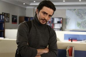 Canlı yayında klarnet &ccedil;aldı, şarkı s&ouml;yledi, soğan doğradı