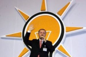 AK Parti 3 belediye başkanını ihra&ccedil; etti