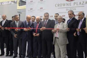 B&uuml;lent Arın&ccedil;, otel a&ccedil;ılışına katıldı