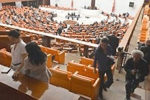 Erdoğan ve Kılı&ccedil;daroğlu salondan &ccedil;ıktı