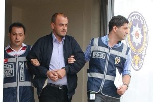 Burs vaadiyle &uuml;niversiteli kızları taciz etti