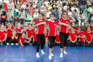 Minik jimnastik&ccedil;iler Gangnam Style'a karşı