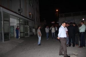 25 iş&ccedil;i yemekten zehirlendi