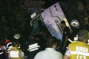 Bursa'da feci kaza: 2 &ouml;l&uuml;, 31 yaralı