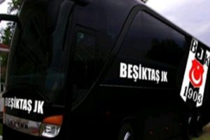 Beşiktaş otob&uuml;s&uuml; kaza yaptı