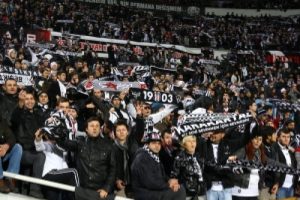 Beşiktaşlılar'dan istifa tezah&uuml;ratı