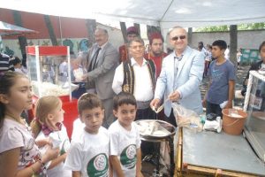 Bursa Barosu D&uuml;nya &Ccedil;ocuk G&uuml;n&uuml;'n&uuml; Harmancık'ta kutladı