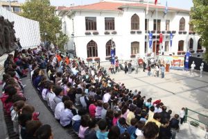 Tiyatronun coşkusu Bursa'yı sardı