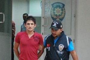 Halk otob&uuml;s&uuml;nde bı&ccedil;aklı sopalı kavga