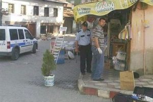 Ak Parti il&ccedil;e başkanının bakkalı soyuldu
