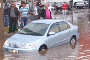 Sağanak su baskınlarına yol a&ccedil;tı