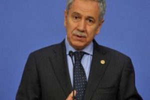 Arın&ccedil;'tan Diyarbakır Emniyet M&uuml;d&uuml;r&uuml;'ne kişisel takdir
