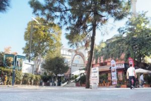 İnternet kafeye para vermeden hastane kapısından girmek zor