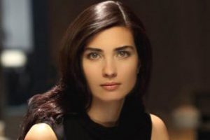 Tuba B&uuml;y&uuml;k&uuml;st&uuml;n: Sanata tutkulu bir aileyiz
